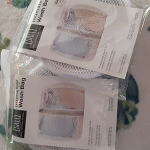 2 small wash bags